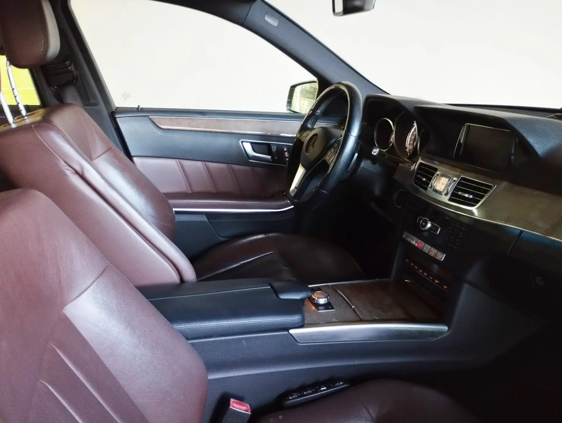 Mercedes-Benz E 300 Bluetec Hybrid Avantgarde 8