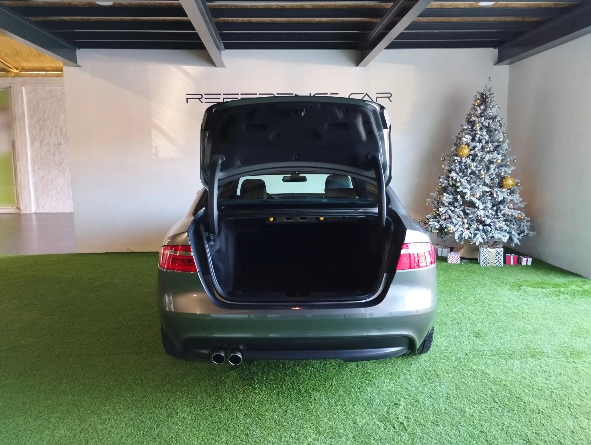 Jaguar XE 2.0 D R-Dynamic SE 5