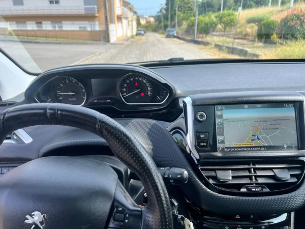 Peugeot 208 GTLine 26