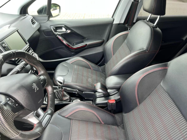 Peugeot 2008 1.2 PureTech GTLine 26