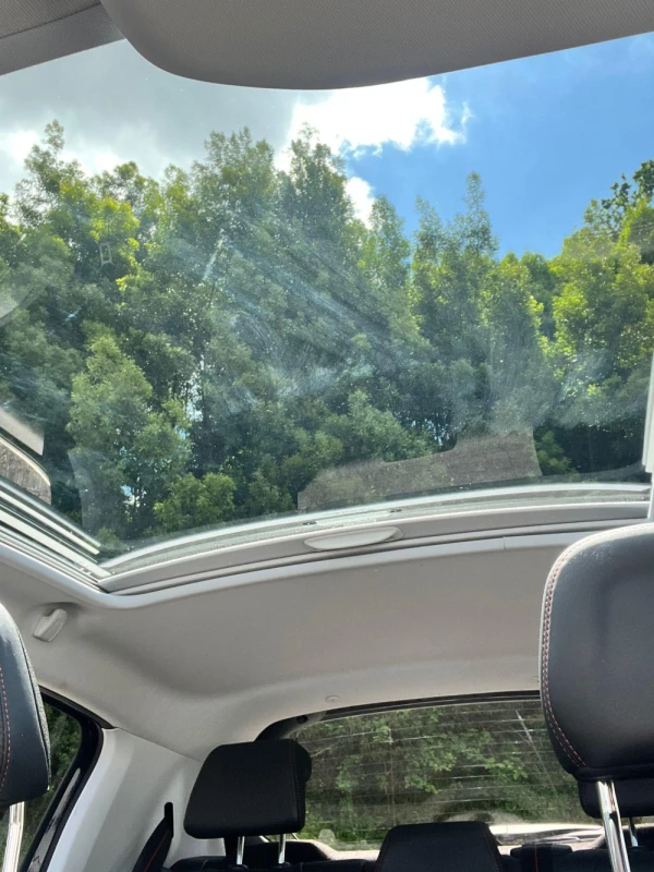 Peugeot 208 GTLine 39