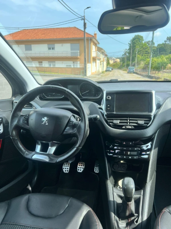 Peugeot 208 GTLine 23