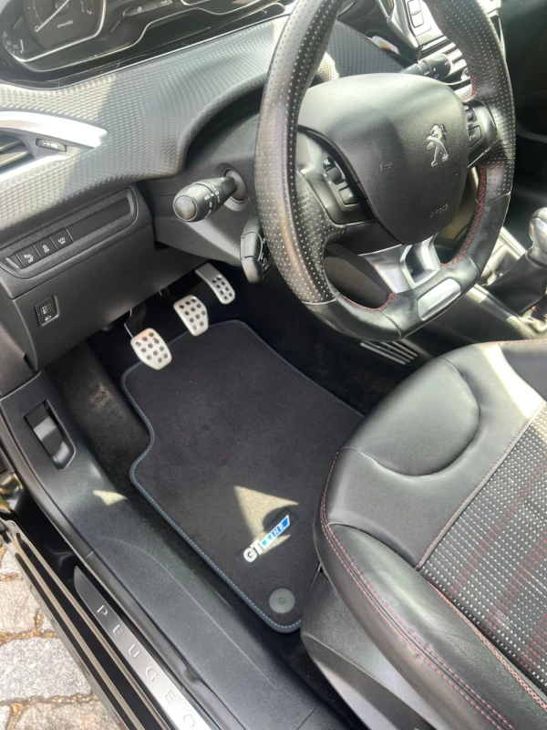 Peugeot 208 GTLine 17