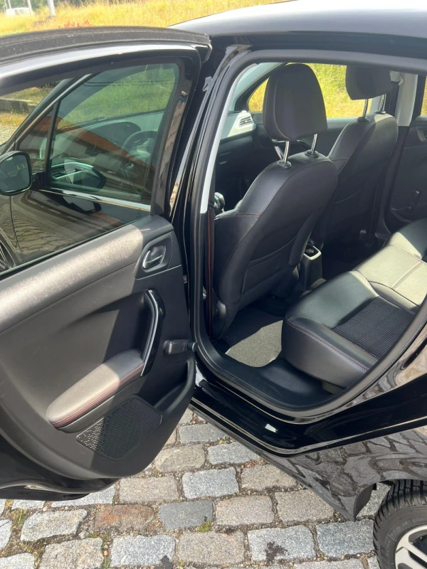 Peugeot 208 GTLine 32