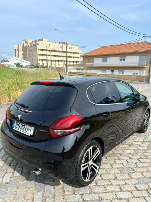 Peugeot 208 GTLine 6