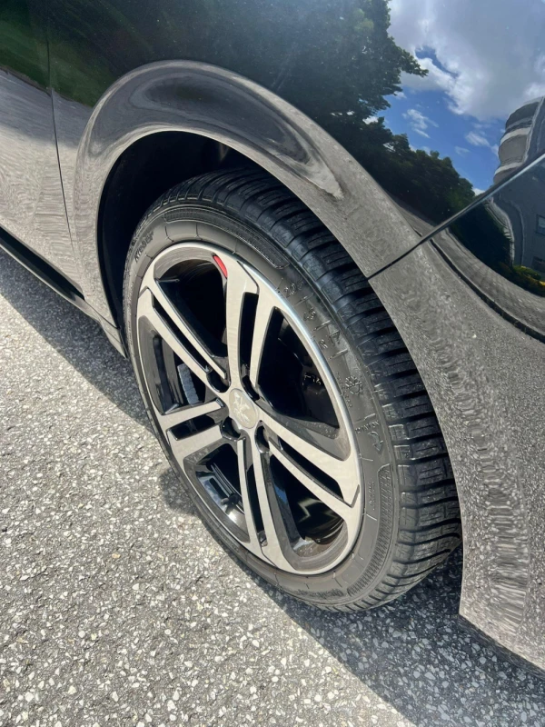 Peugeot 208 GTLine 10