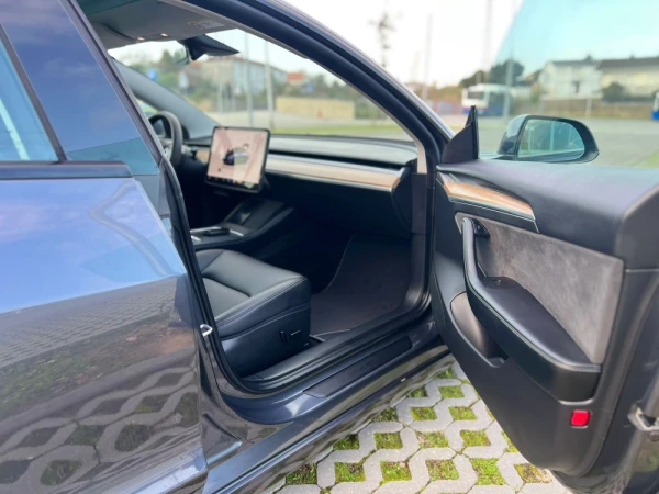 Tesla Model 3 Standard Plus 16