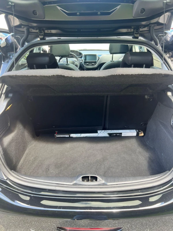 Peugeot 208 GTLine 29