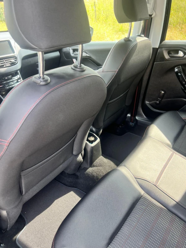 Peugeot 208 GTLine 33