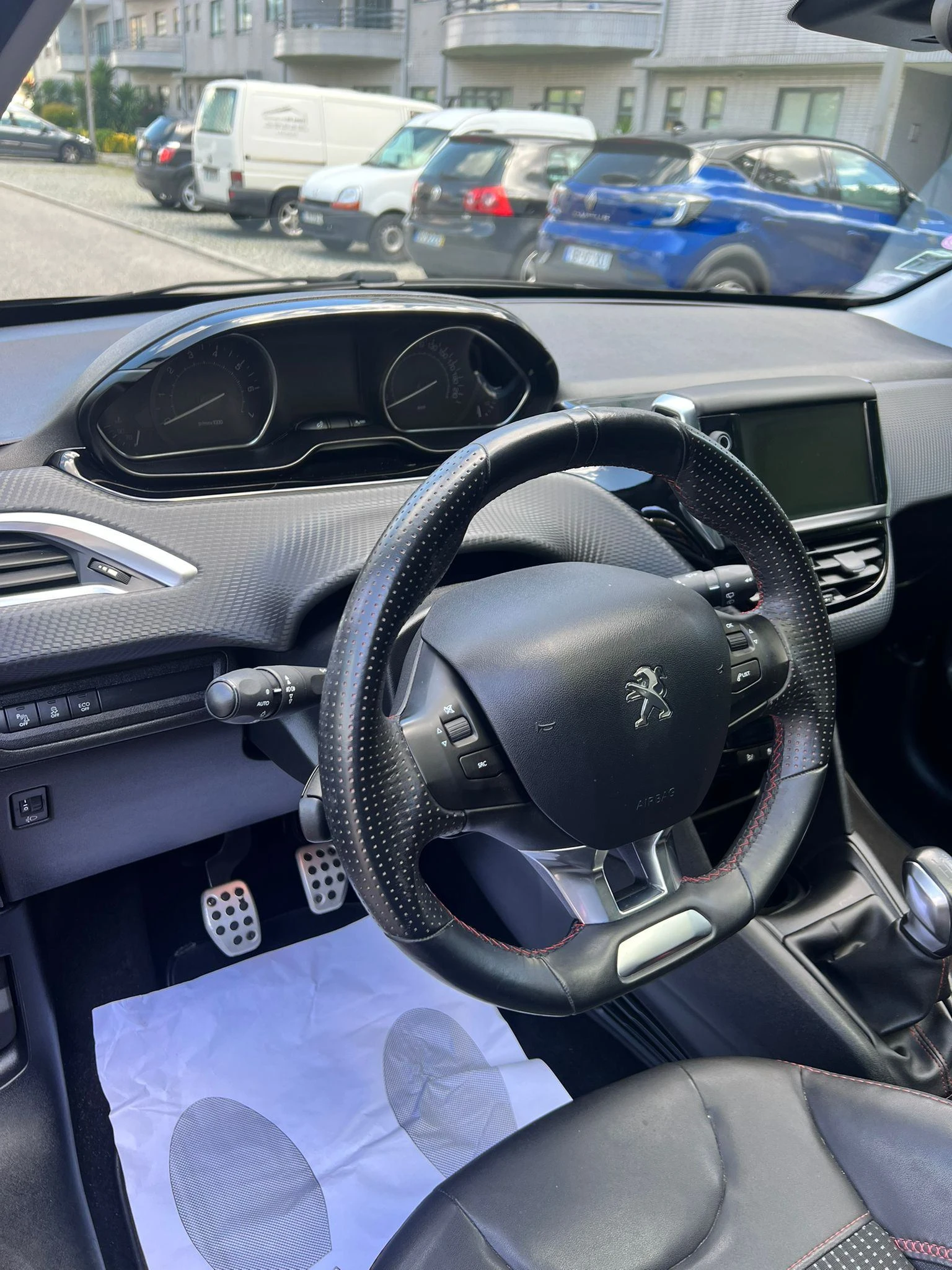 Peugeot 208 GTLine 14