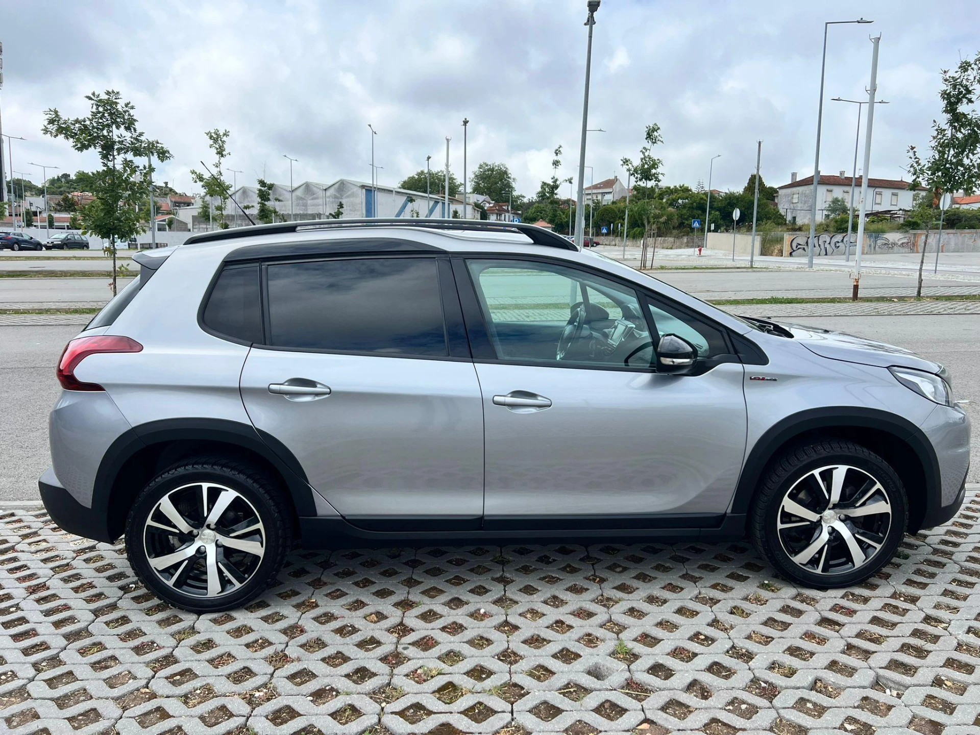 Peugeot 2008 1.2 PureTech GTLine 2