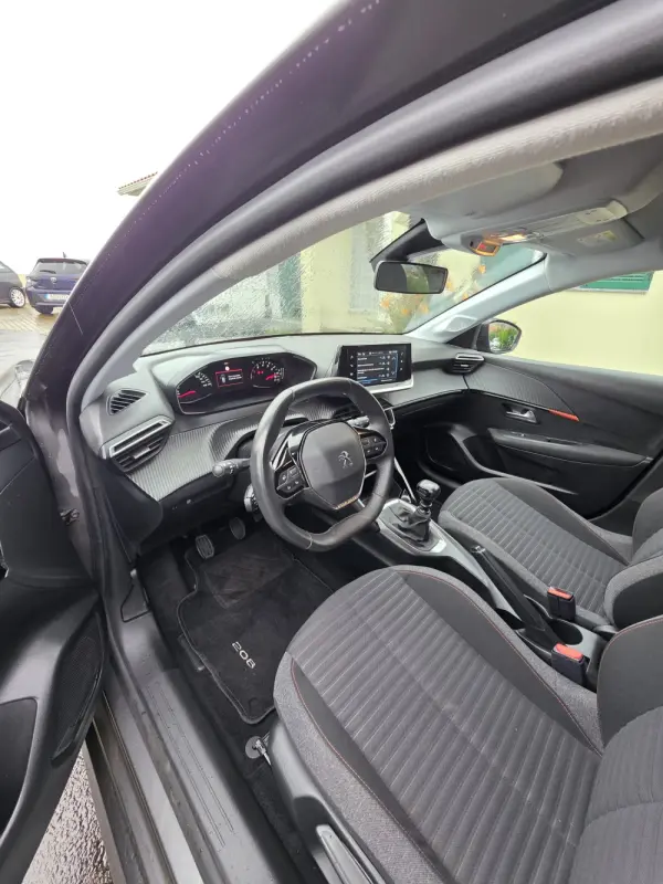 Peugeot 208 7