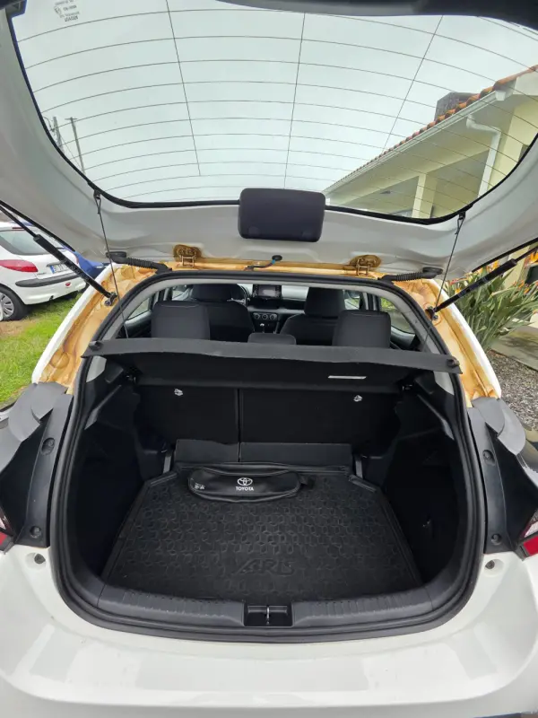 Toyota Yaris 1.0 VVT-i Comfort Plus 11