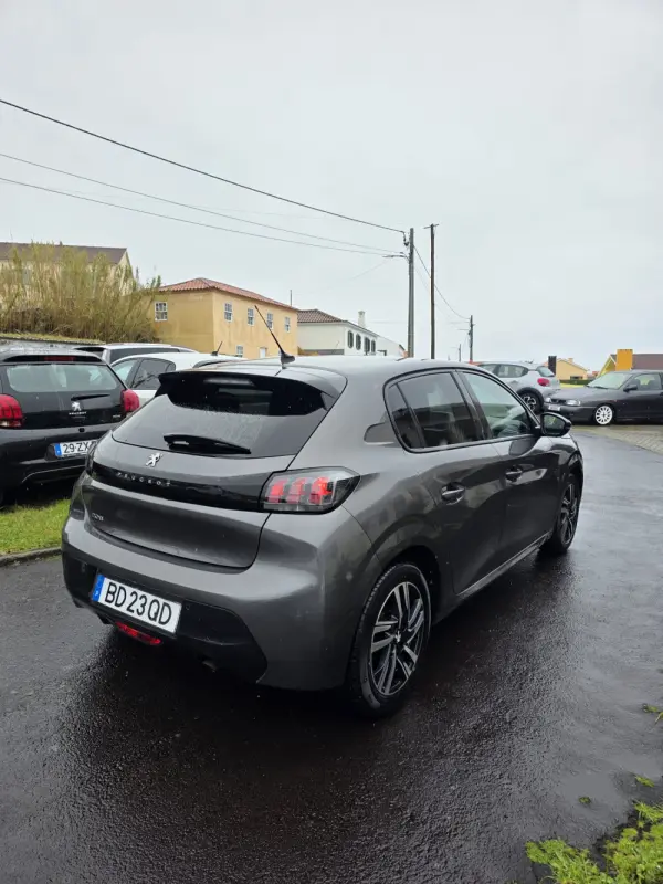 Peugeot 208 4