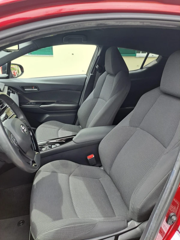 Toyota C-HR 8