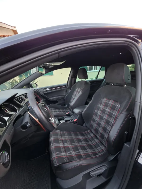 Volkswagen Golf 2.0 TSi GTi DSG 9