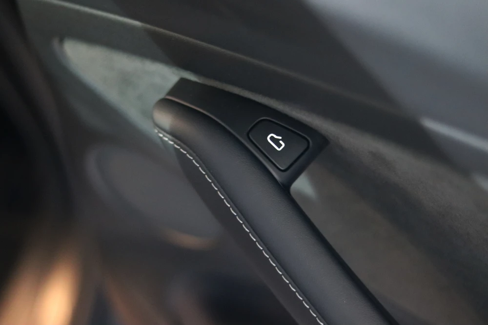 Tesla Model 3 Long Range 7