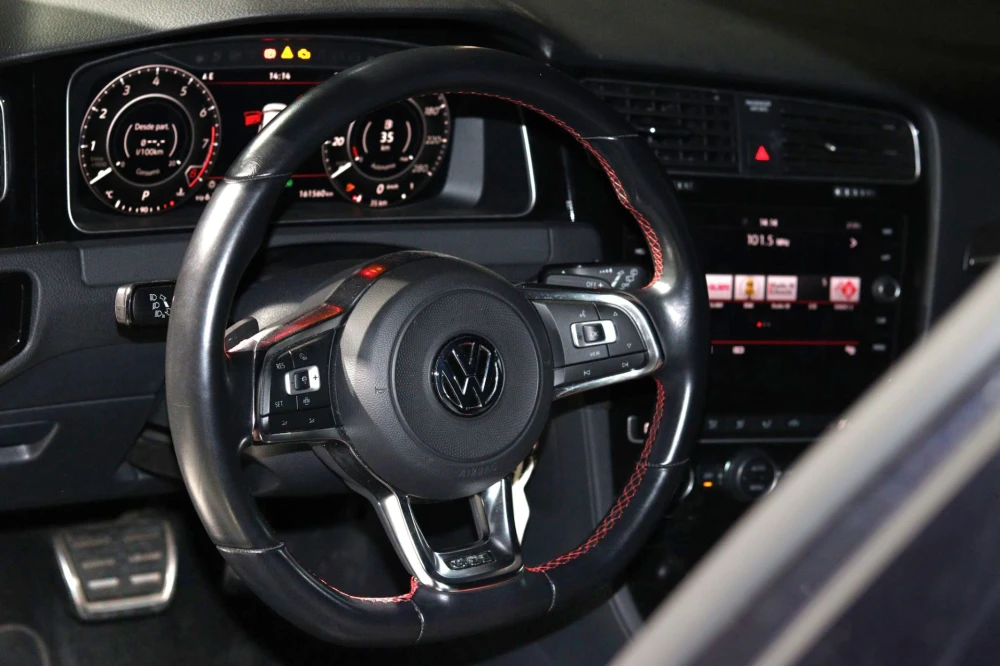 Volkswagen Golf Performance 3