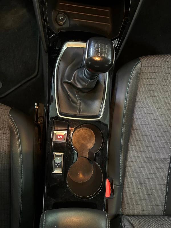 Peugeot 208 Puretech 8