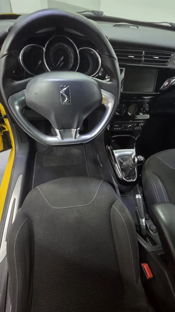 Citroën DS3 1.6 e-HDi So Chic 2