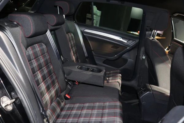 Volkswagen Golf Performance 12