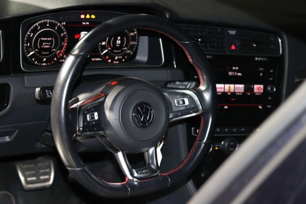 Volkswagen Golf Performance 3