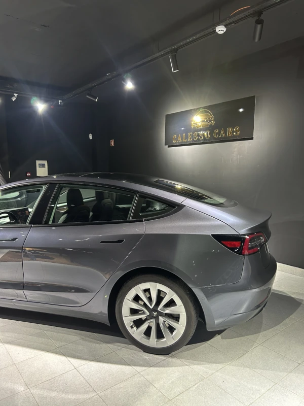 Tesla Model 3 Long Range 3