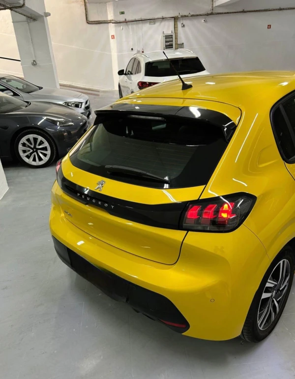 Peugeot 208 Puretech 6