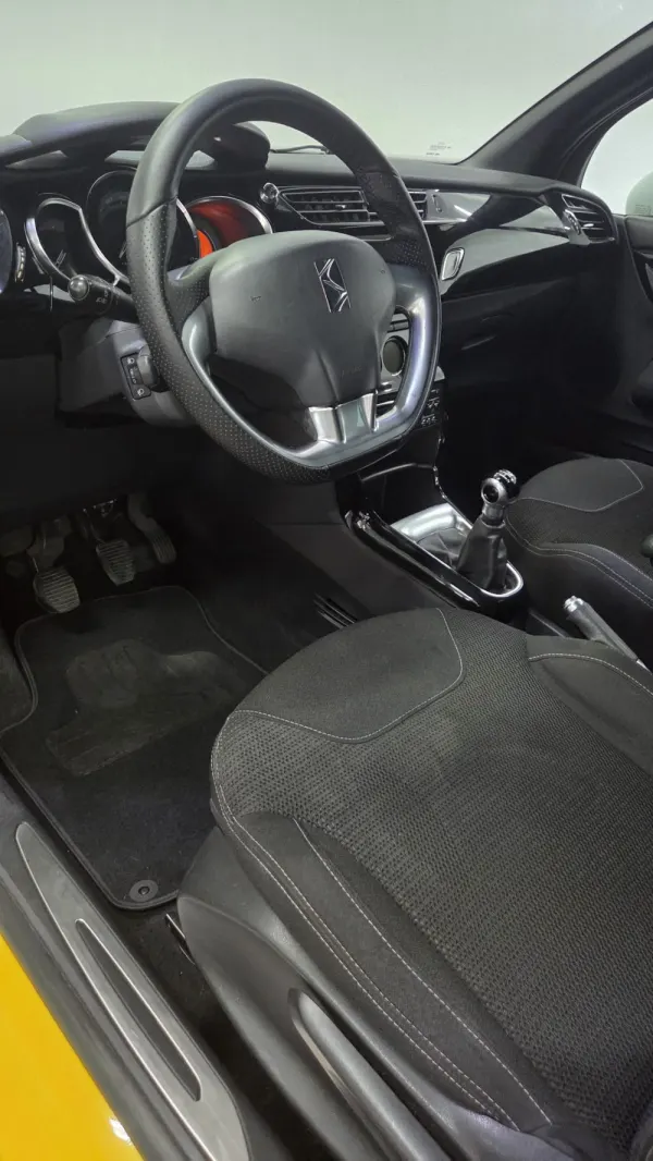 Citroën DS3 1.6 e-HDi So Chic 9