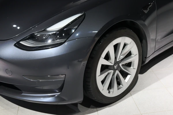 Tesla Model 3 Long Range 17