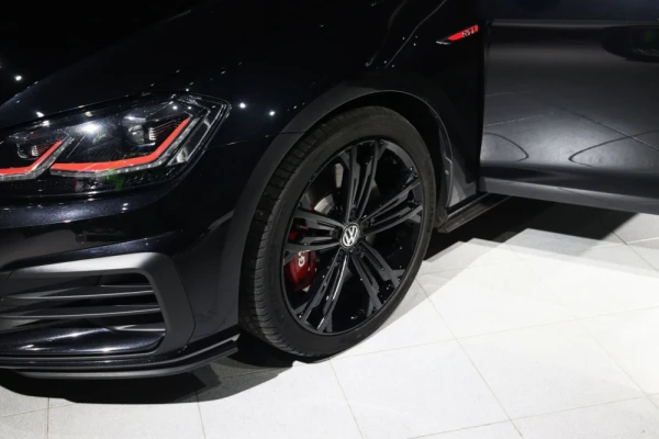 Volkswagen Golf Performance 9