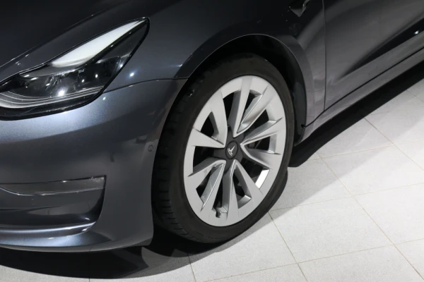 Tesla Model 3 Long Range 16