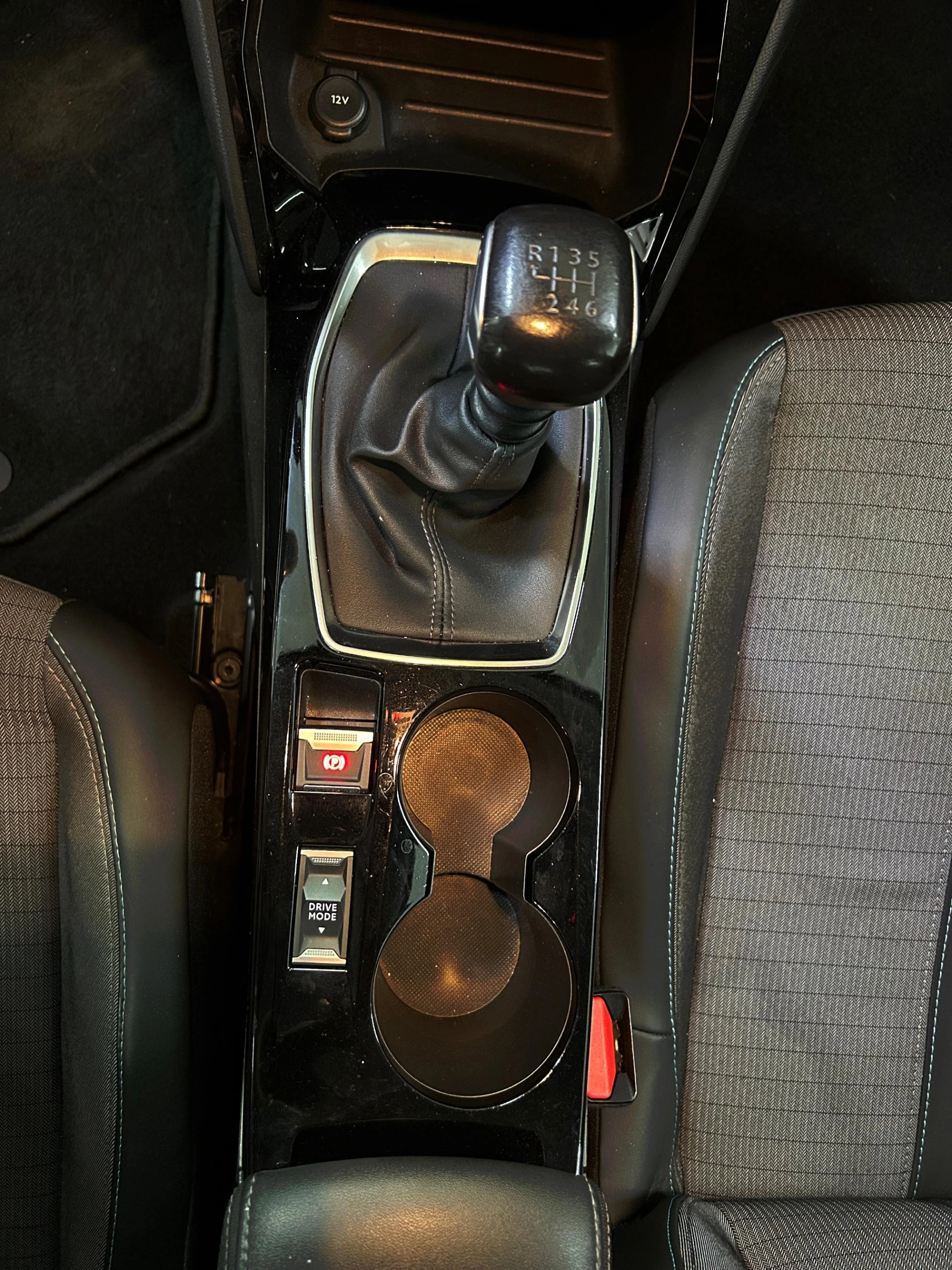 Peugeot 208 Puretech 8