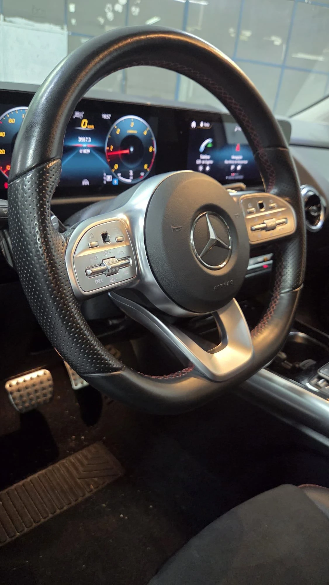Mercedes-Benz GLA 200 d AMG Line 3