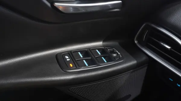 Jaguar XE 2.0 D Prestige 14