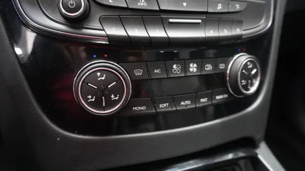 Peugeot 508 2.0 HDi Hybrid4 2-Tronic 29