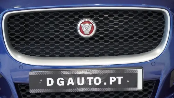 Jaguar XE 2.0 D R-Sport Aut. 4