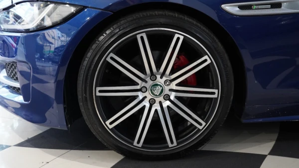 Jaguar XE 2.0 D R-Sport Aut. 3