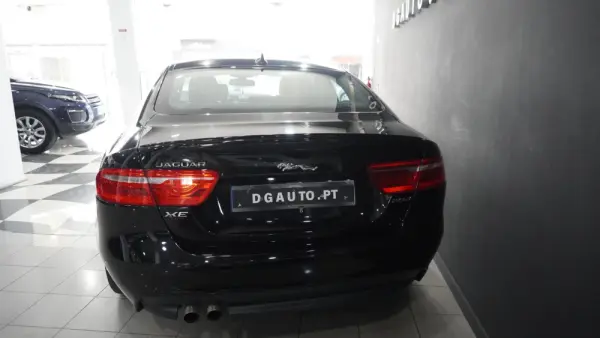 Jaguar XE 2.0 D Prestige 7