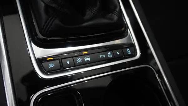 Jaguar XE 2.0 D Prestige 29