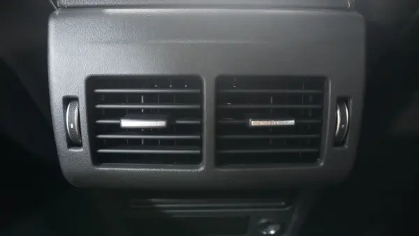 Jaguar XE 2.0 D Prestige 31