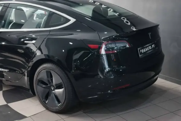 Tesla Model 3 Performance Dual Motor AWD 26