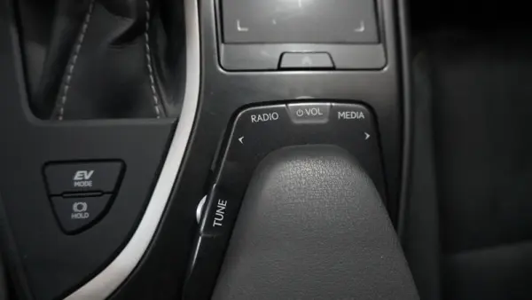 Lexus UX 250h Business 36