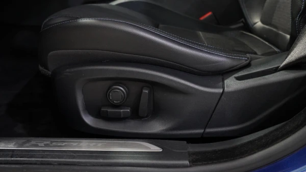 Jaguar XE 2.0 D R-Sport Aut. 11