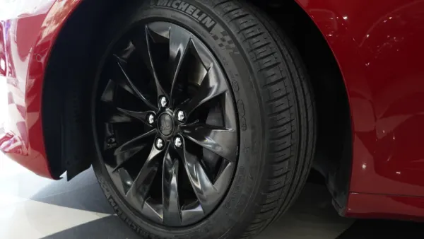 Tesla Model S 75D 11