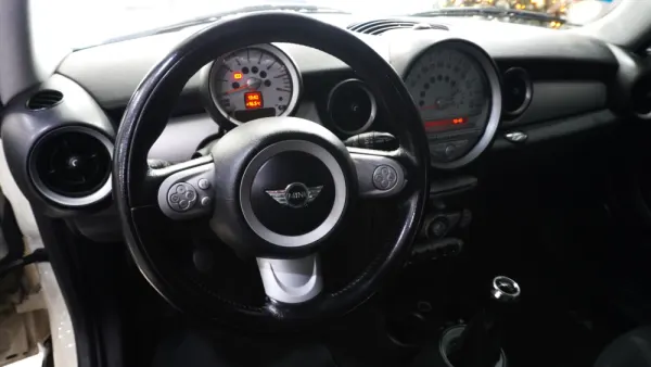 MINI 3 Portas One 1.6 23