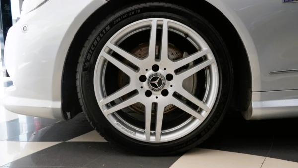 Mercedes-Benz E 250 CDI AMG 13