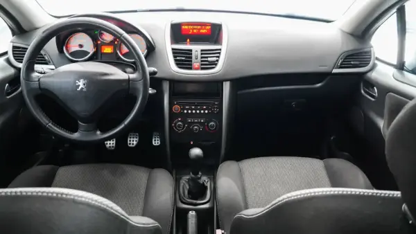 Peugeot 207 CC 1.6 VTi Active 17
