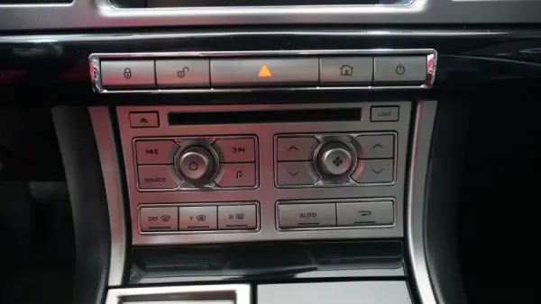 Jaguar XF 3.0 D V6 S Portfolio 33