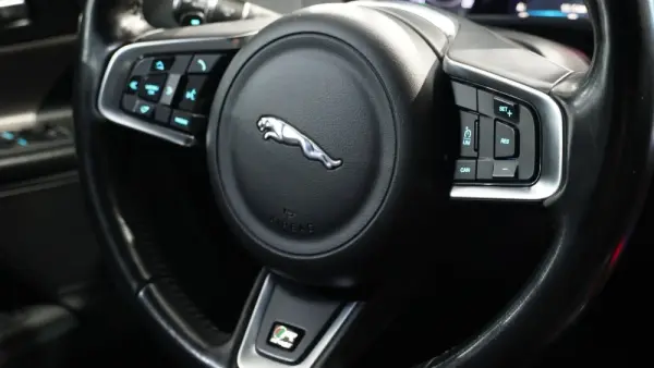 Jaguar XE 2.0 D R-Sport Aut. 13